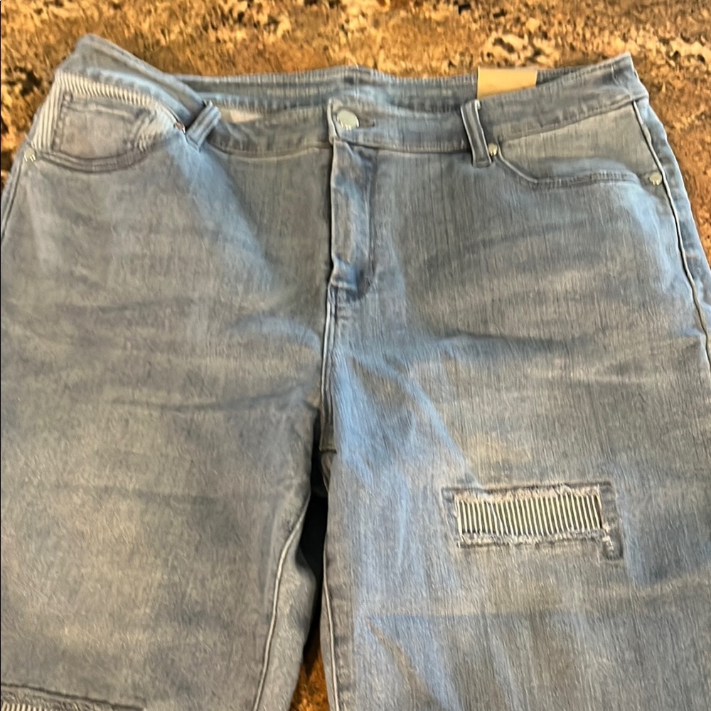 Casual Light Blue Denim Jeans with Patch
